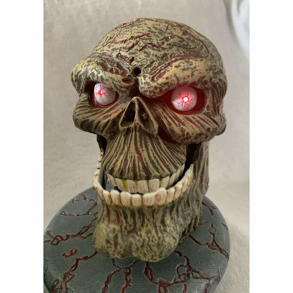 THE ROTTEN HEADS 2‎ MOTION ACTIVATED ROTTEN HEADS ZOMBIE HALLOWEEN Read